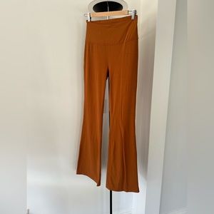 Lululemon Groove pants, barely wear, with wash tag on, size 6